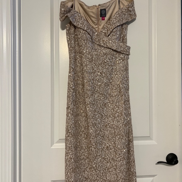 Formal Occasion Dress - Picture 4 of 4